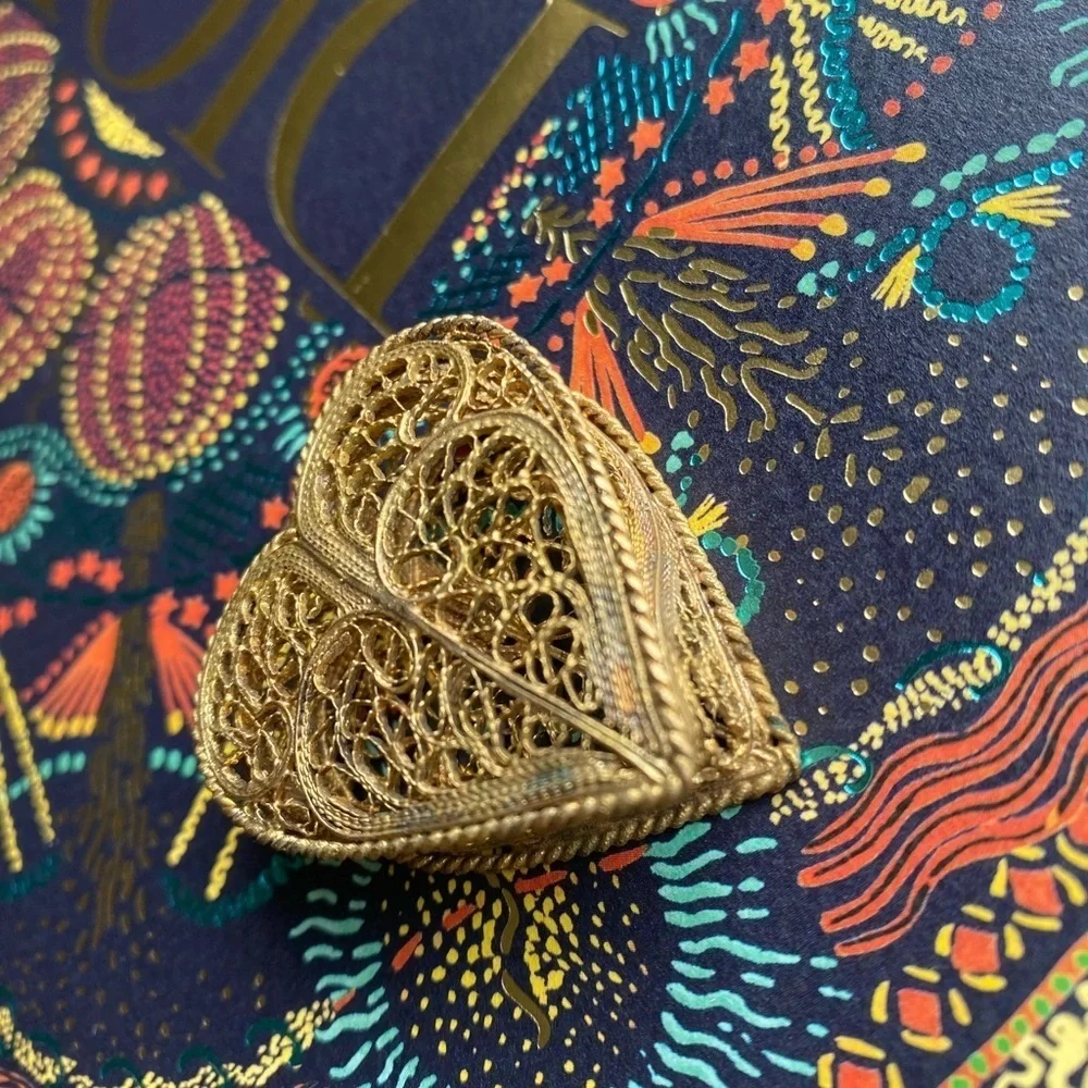 𝅺antique Signed CU Gold Gilt Filigree 1.5” mini heart proposal box